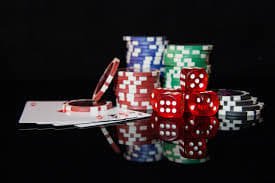 Suasana meja Live Casino MPV798 dengan dealer cantik profesional dan antarmuka taruhan real-time